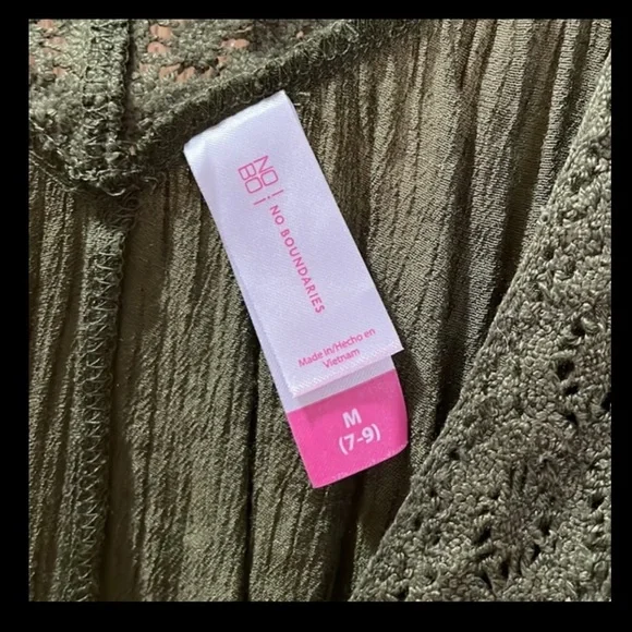 NO BOUNDARIES SIZE M V-NECK COLD SHOULDER 3/4 LENGTH BELL SLEEVE CROCHET BOHO - Picture 7 of 10